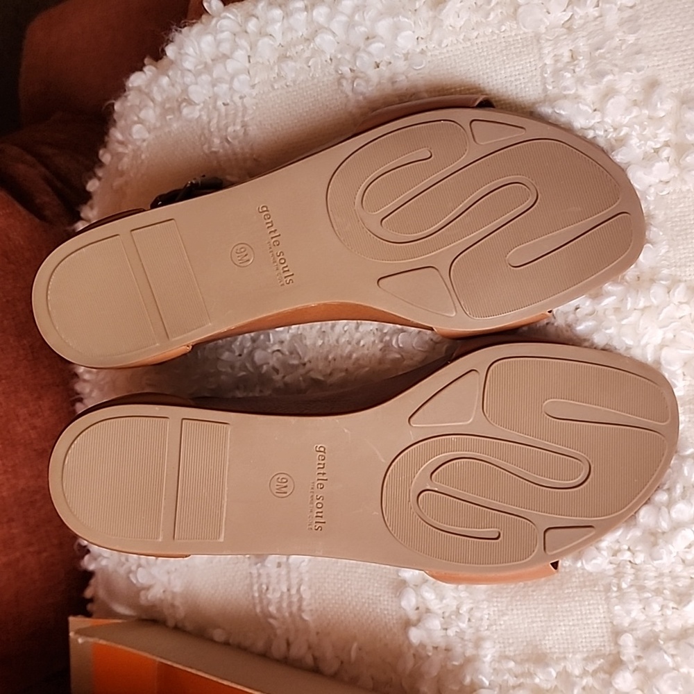 Gentle Souls Sandals - Picture 3 of 9